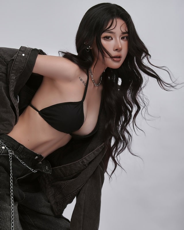 Hình Ảnh Bạn Gái Cầu Thủ Vũ Văn Thanh – Nàng Wags Trâm Anh Thế Phiệt